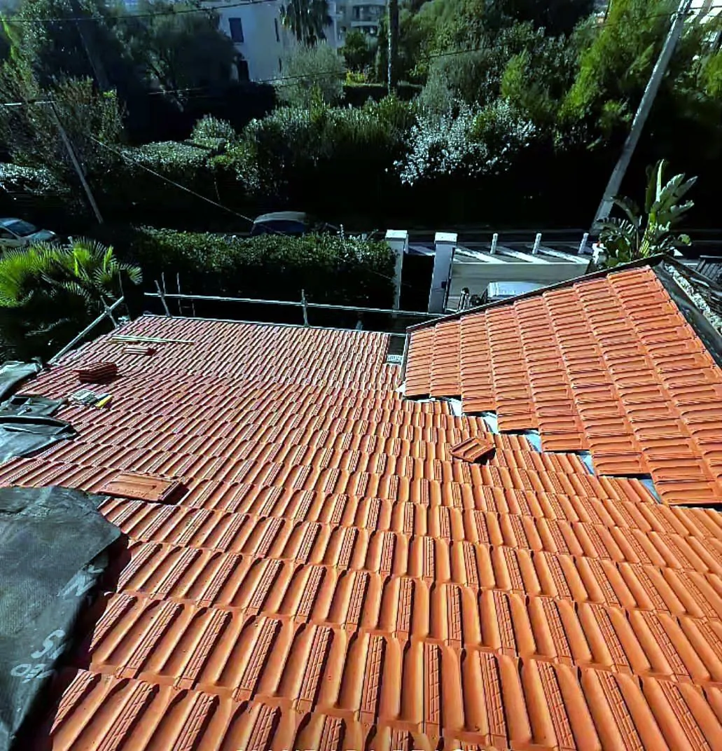 Toiture en tuiles rénovée par KLS Rénovation à Juan-les-Pins (06)