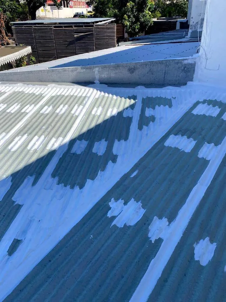 Cool Roofing en cours d'application — KLS Rénovation, couvreur dans les Alpes-Maritimes (06)