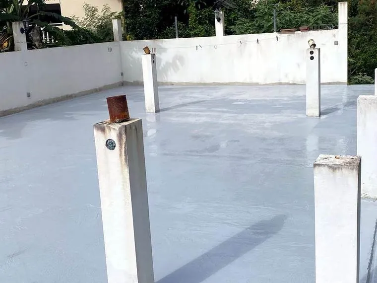 Toit-terrasse en Cool Roof blanc — KLS Rénovation, couvreur dans les Alpes-Maritimes (06)